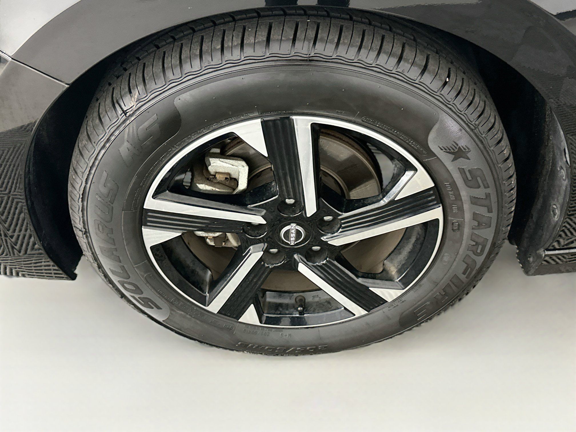 Used 2025 Nissan Sentra SV FWD image 11