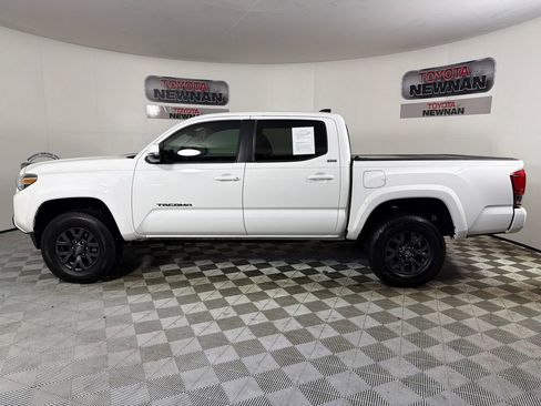 Used 2022 Toyota Tacoma SR5 w/ Technology Package AWD/4WD image 6