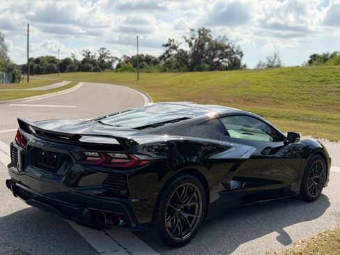 Used 2021 Chevrolet Corvette Stingray Coupe w/ Z51 Performance Package image 5