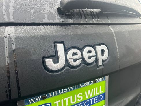 Used 2014 Jeep Grand Cherokee SRT8 w/ Luxury Group II image 32