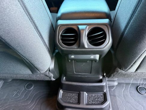 Used 2024 Jeep Wrangler Unlimited w/ Convenience Group image 30