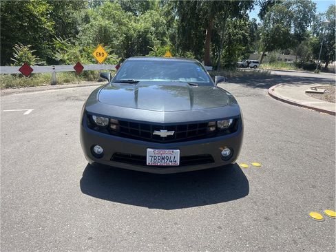 Used 2013 Chevrolet Camaro LT RWD image 2