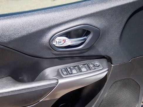 Used 2019 Jeep Cherokee Latitude Plus image 16