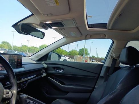 Used 2024 Honda Accord Touring image 11