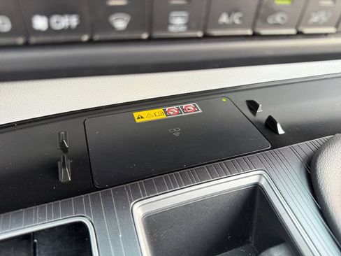 Used 2025 Toyota Sienna LE FWD image 26