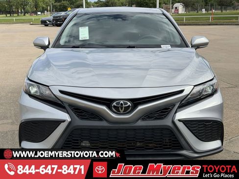 Used 2024 Toyota Camry SE image 3