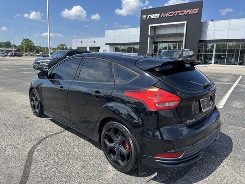 Used 2018 Ford Focus ST FWD image 3