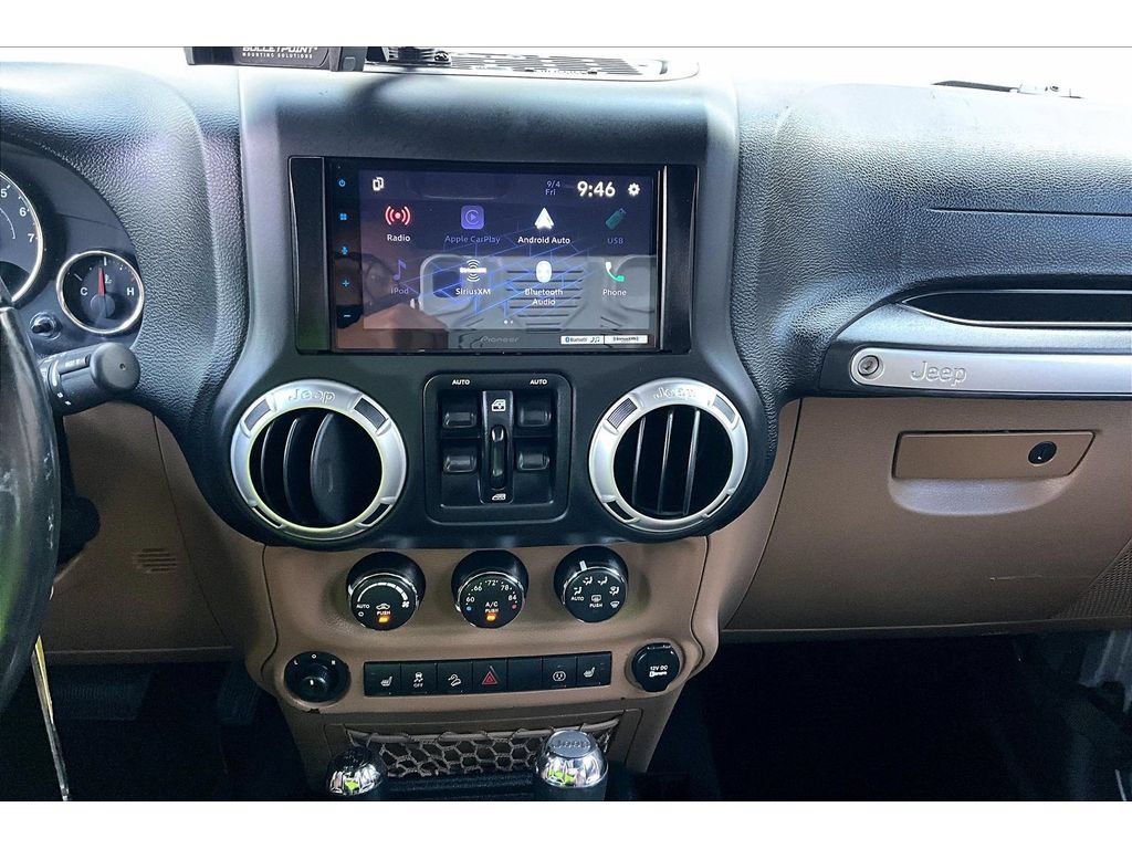 Used 2017 Jeep Wrangler Unlimited Rubicon w/ Connectivity Group AWD/4WD image 25