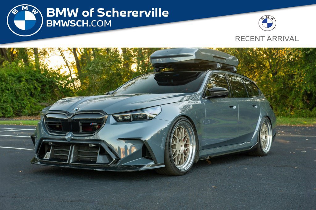 Used 2026 BMW M5 Touring AWD/4WD image 1