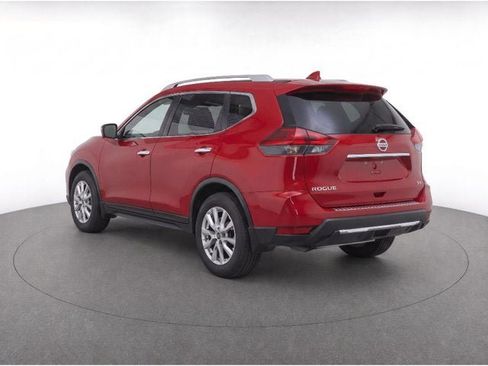 Used 2018 Nissan Rogue SV w/ Premium Package FWD image 7