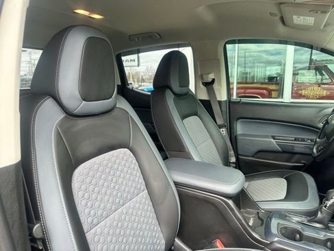 Used 2022 Chevrolet Colorado Z71 w/ Z71 Midnight Edition image 10