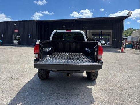 Used 2022 Toyota Tacoma SR AWD/4WD image 36