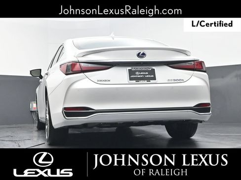 Certified 2022 Lexus ES 300h Ultra Luxury w/ Accessory Package 2 FWD image 19