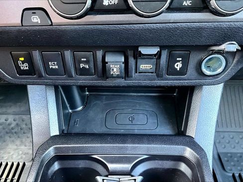 Used 2021 Toyota Tacoma TRD Sport w/ Technology Package RWD image 15