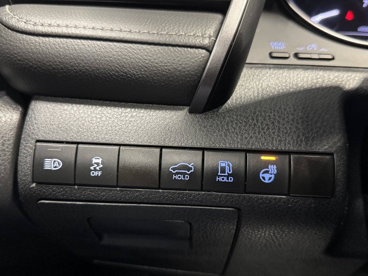 Used 2024 Toyota Camry SE FWD image 25