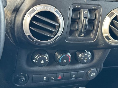 Used 2018 Jeep Wrangler Unlimited Sahara w/ Connectivity Group image 20