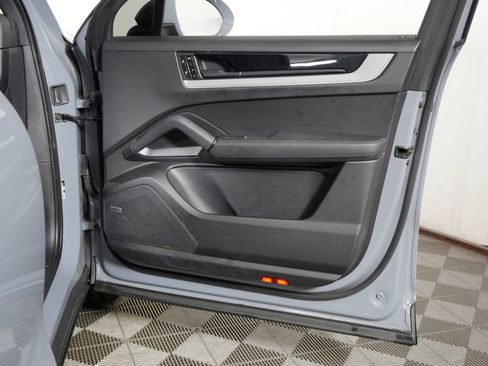 Certified 2024 Porsche Cayenne AWD/4WD image 41