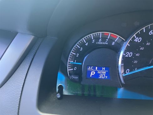 Used 2012 Toyota Camry SE image 14