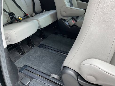 Used 2016 Toyota Sienna Limited w/ Protection Package FWD image 48