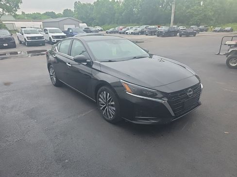 Used 2025 Nissan Altima 2.5 SV FWD image 4