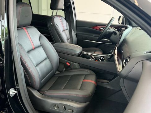Used 2024 Chevrolet Traverse RS FWD image 17