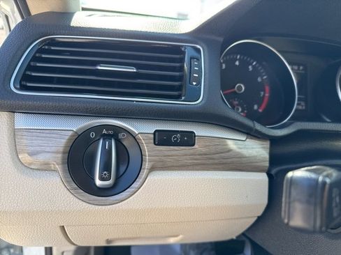 Used 2017 Volkswagen Passat 1.8T SE image 29