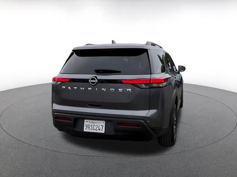 Used 2025 Nissan Pathfinder SV image 15