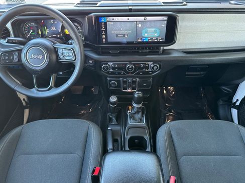 Used 2024 Jeep Wrangler Unlimited AWD/4WD image 15