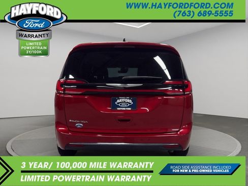 Used 2025 Chrysler Pacifica Select FWD image 4