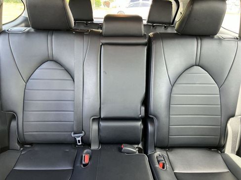 Used 2023 Toyota Highlander XLE AWD/4WD image 33