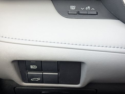 Used 2022 Toyota Highlander XLE AWD/4WD image 21