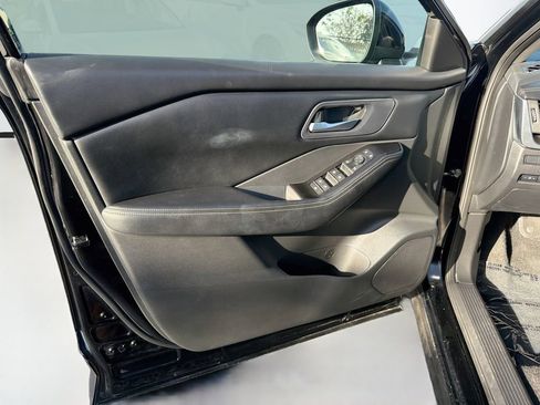 Used 2025 Nissan Rogue SV AWD/4WD image 19