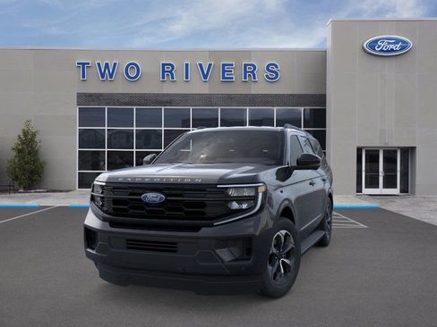 New 2026 Ford Expedition Active image 2