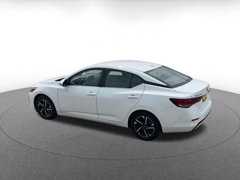 Used 2025 Nissan Sentra SV FWD image 8