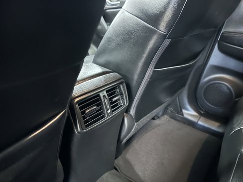 Used 2018 Nissan Rogue SL image 66