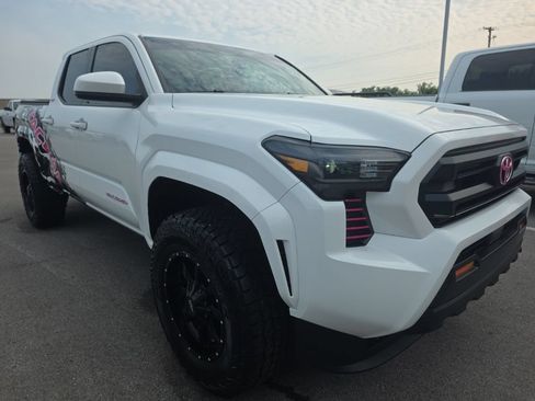 Used 2025 Toyota Tacoma SR5 AWD/4WD image 3
