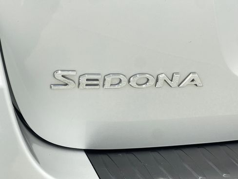 Used 2020 Kia Sedona EX image 40