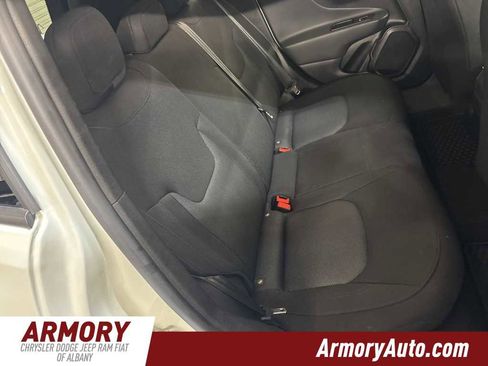 Used 2023 Jeep Renegade Latitude image 31