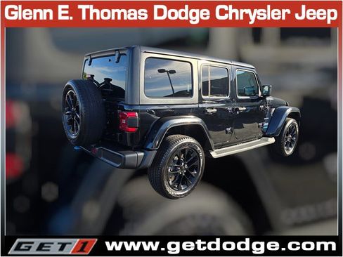 Used 2022 Jeep Wrangler Unlimited Sahara image 9