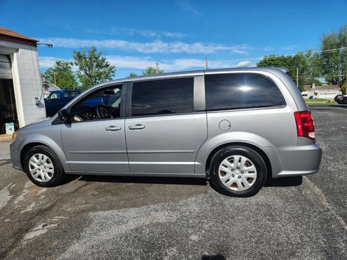 Used 2016 Dodge Grand Caravan SE w/ Quick Order Package 29E SE FWD image 9
