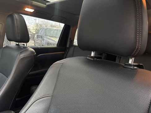 Used 2019 Toyota Highlander Limited Platinum image 9