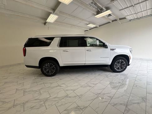 New 2026 GMC Yukon XL Elevation w/ Elevation Premium Package AWD/4WD image 9