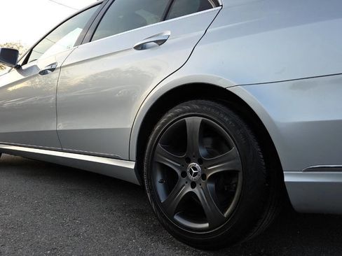 Used 2014 Mercedes-Benz E 350 4MATIC Sedan image 9