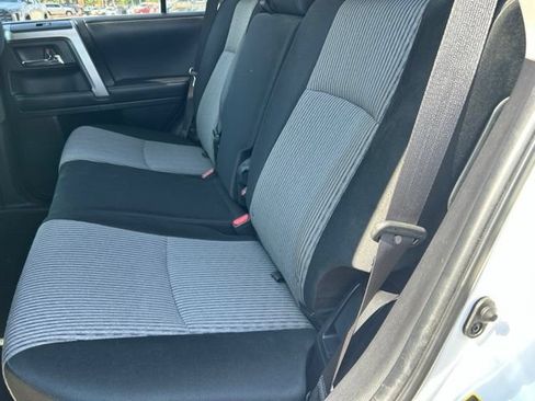 Used 2017 Toyota 4Runner SR5 AWD/4WD image 9