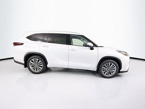 New 2026 Toyota Highlander Platinum AWD/4WD image 10