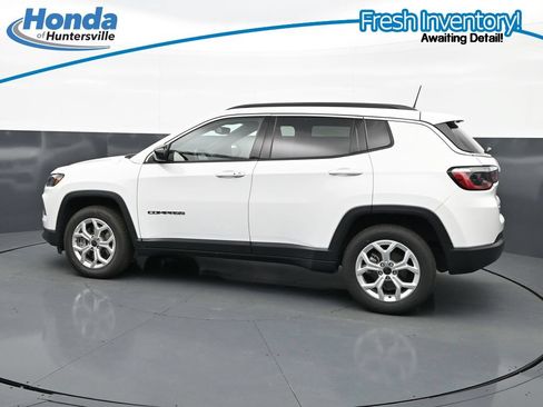 Used 2025 Jeep Compass Latitude AWD/4WD image 6