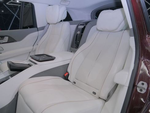 Used 2022 Mercedes-Benz Maybach GLS 600 4MATIC image 31