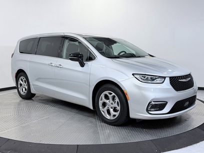 Used 2024 Chrysler Pacifica Limited