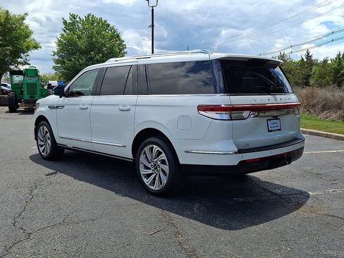 Certified 2024 Lincoln Navigator L Reserve AWD/4WD image 7