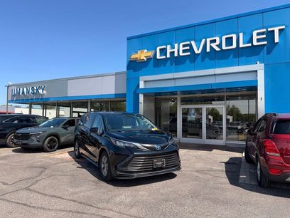 Used 2024 Toyota Sienna LE w/ LE Plus Package